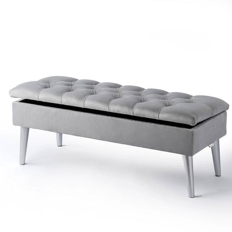 Stijlvolle gewatteerde lichtgrijze poef met opbergruimte, een comfortabel en praktisch meubelstuk