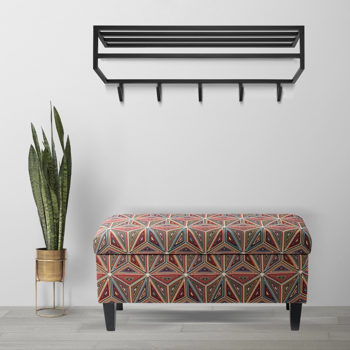 hangers met een plank voor de gang
