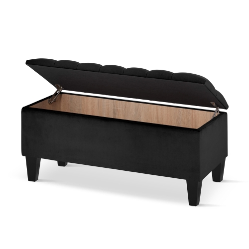 Zwart gewatteerde openingsborst op zwarte poten