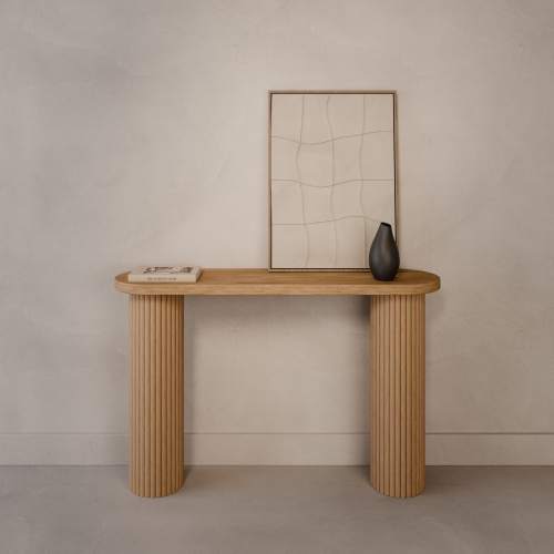 Console voor de hal met houten gegroefde poten en een meubelplaat bovenblad