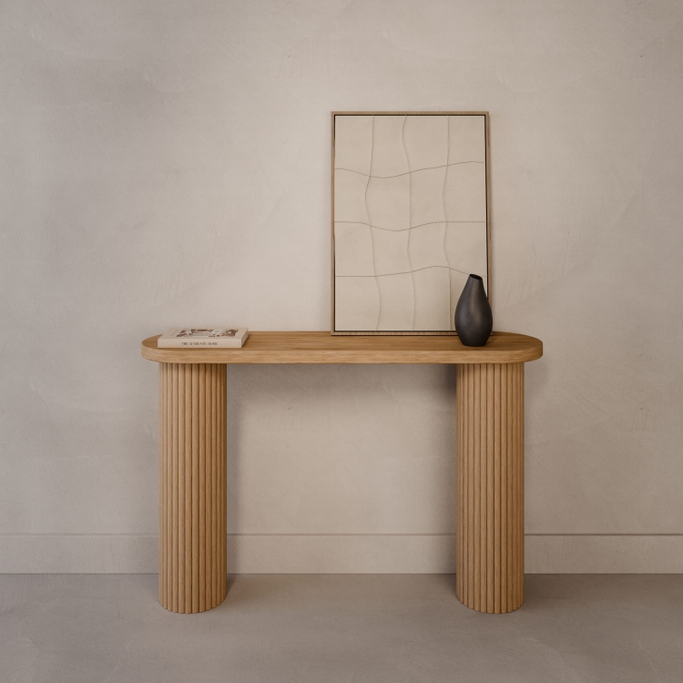 Console voor de hal met houten gegroefde poten en een meubelplaat bovenblad