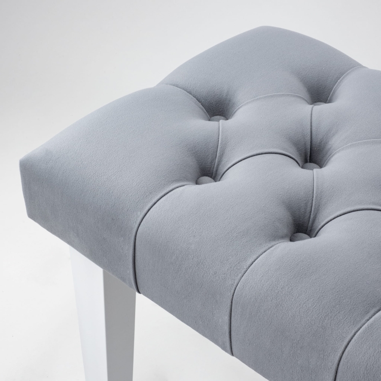 Gewatteerde bank in grijs