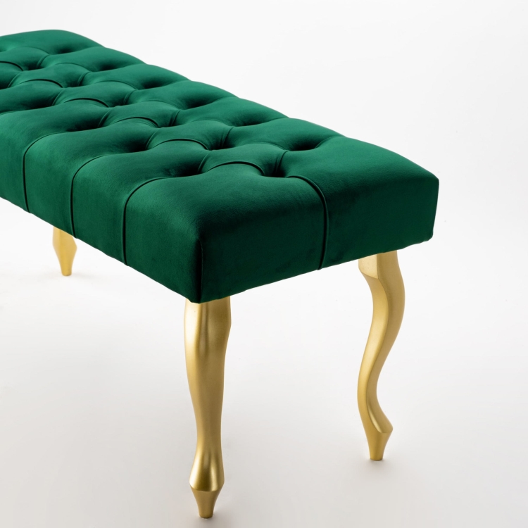 Moderne bank in flessengroen met gouden poten