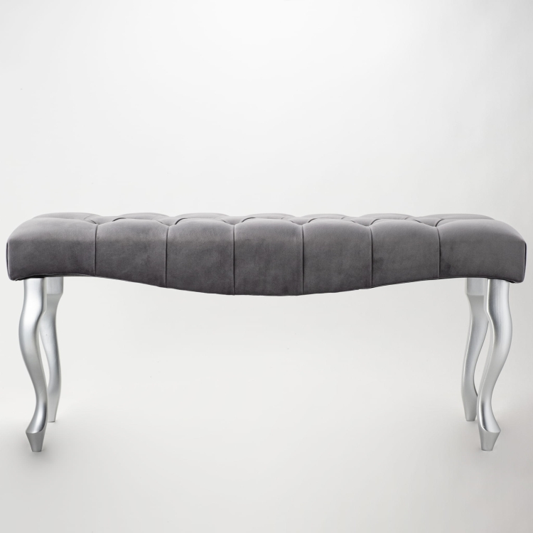 grijze bank met gewatteerde zitting in golfvorm