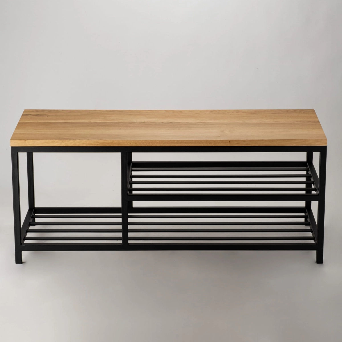 Loft-stijl bank met houten bovenblad en stalen onderstel