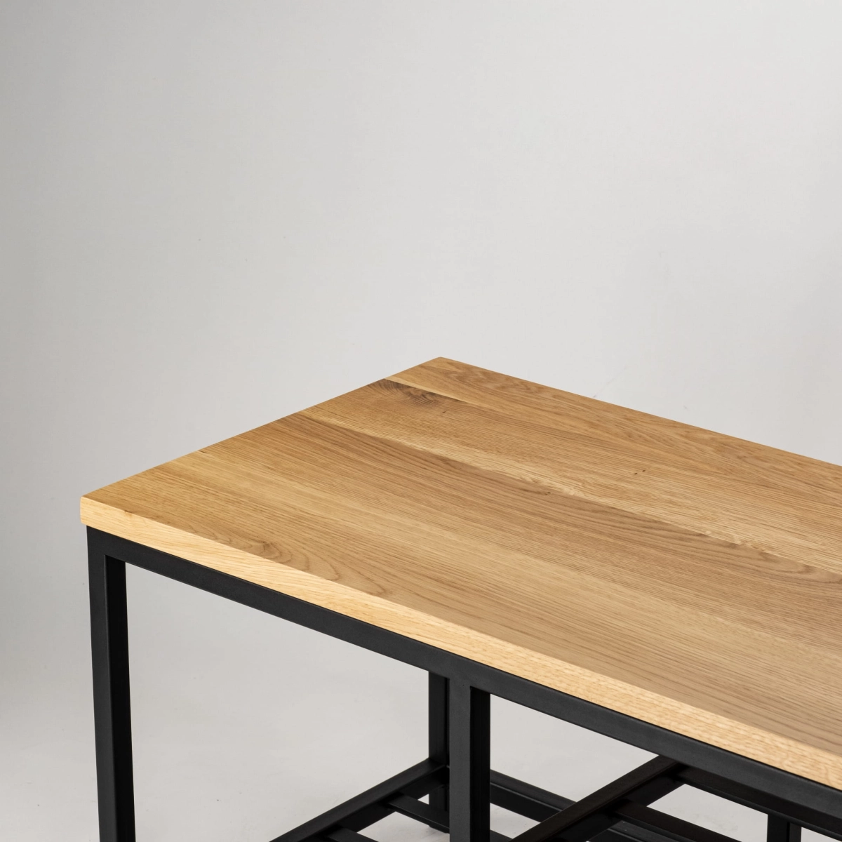 Industriële bank met houten blad voor loft interieurs