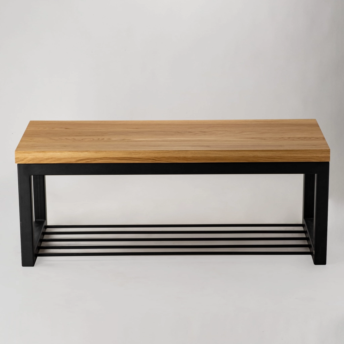 Industriële bank met houten blad en metalen plank