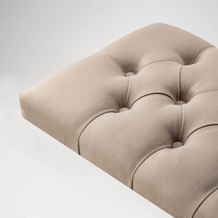 Elegant gewatteerd wandpaneel in latte kleur, subtiel en modern ontwerp